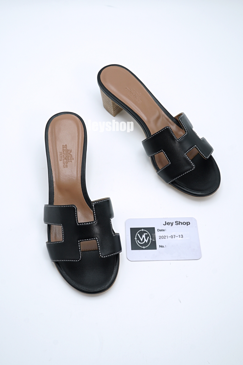 (국내 도착)에르메스 오란 swift 여성용 슬리퍼 블랙(38 사이즈)