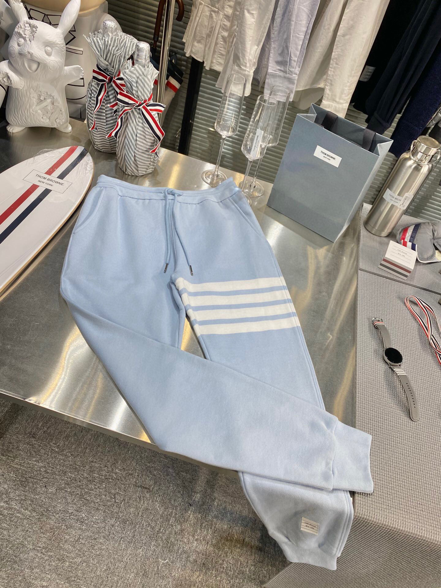 톰브라운 Thom Browne 트레이닝팬츠 연블루