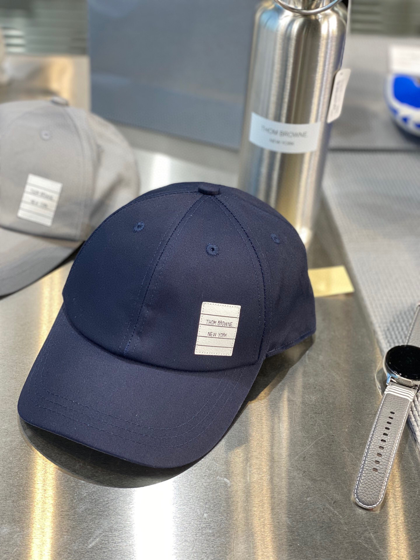 톰브라운 Thom Browne 조키 캡 블루