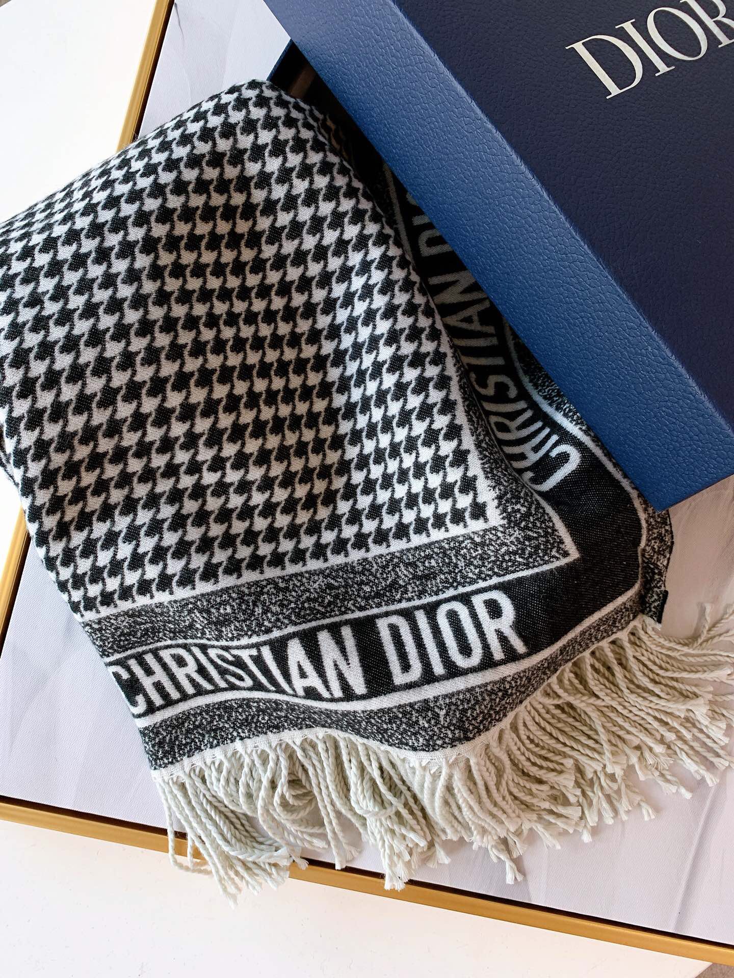 디올 Dior 울 캐시미어 케이프 140cm