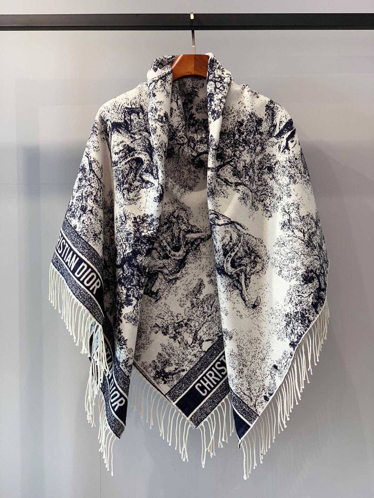 디올 DIOR 울 캐시미어 케이프 140x140cm