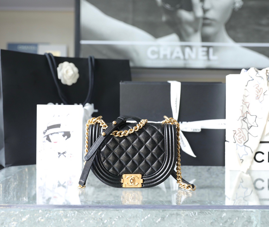 CHANEL 보이 샤넬 스몰 메신저 백 12.5CM
