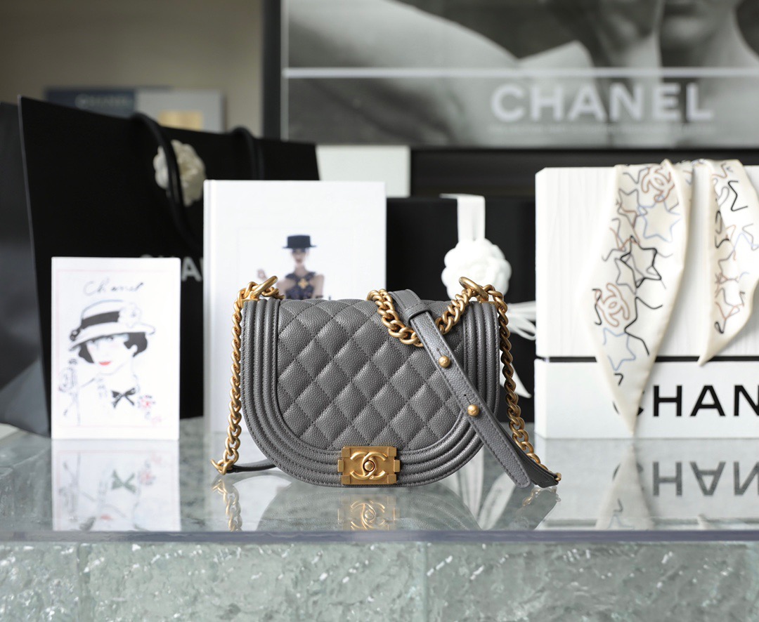 CHANEL 보이 샤넬 스몰 메신저 백 12.5CM