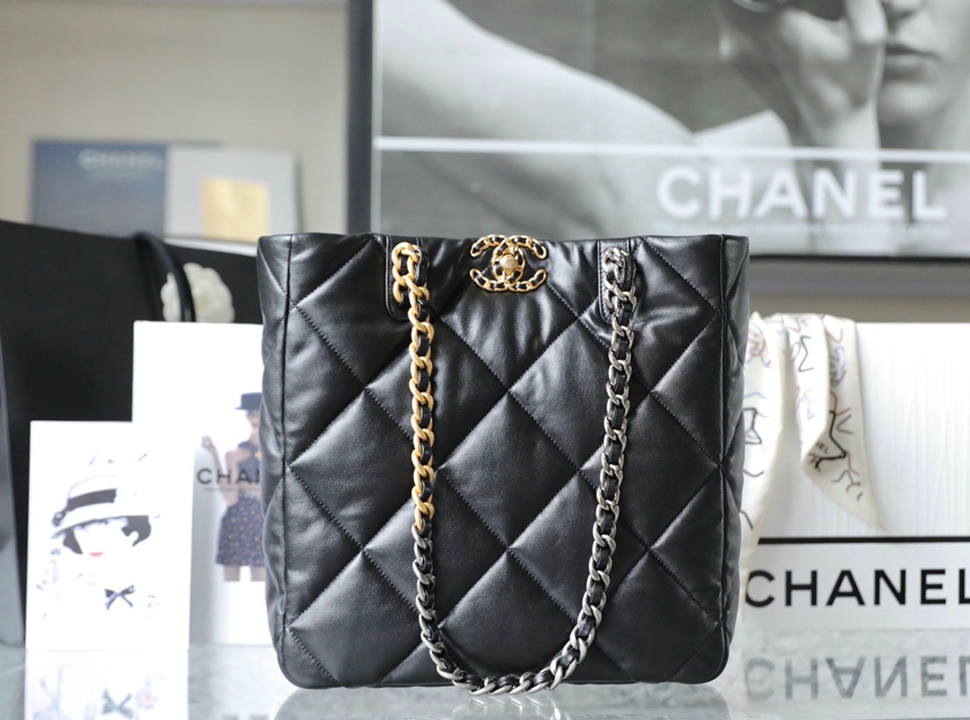 CHANEL 19 토트 백 30CM