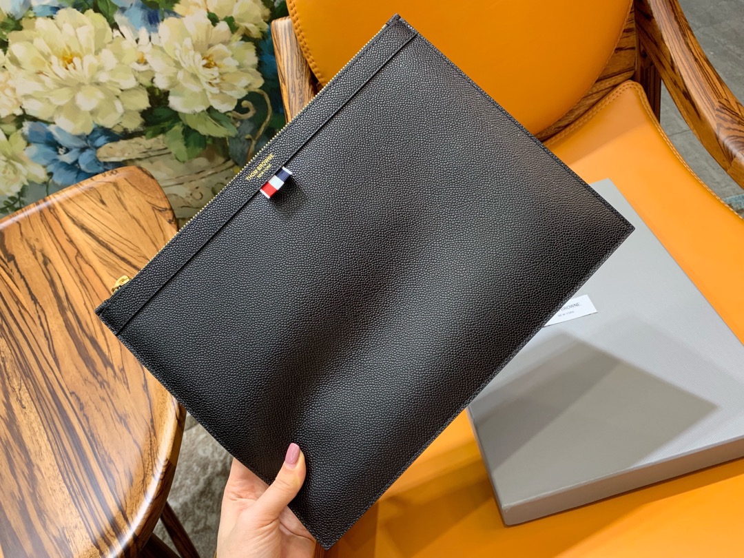 톰브라운 Thom Browne 클러치 33CM