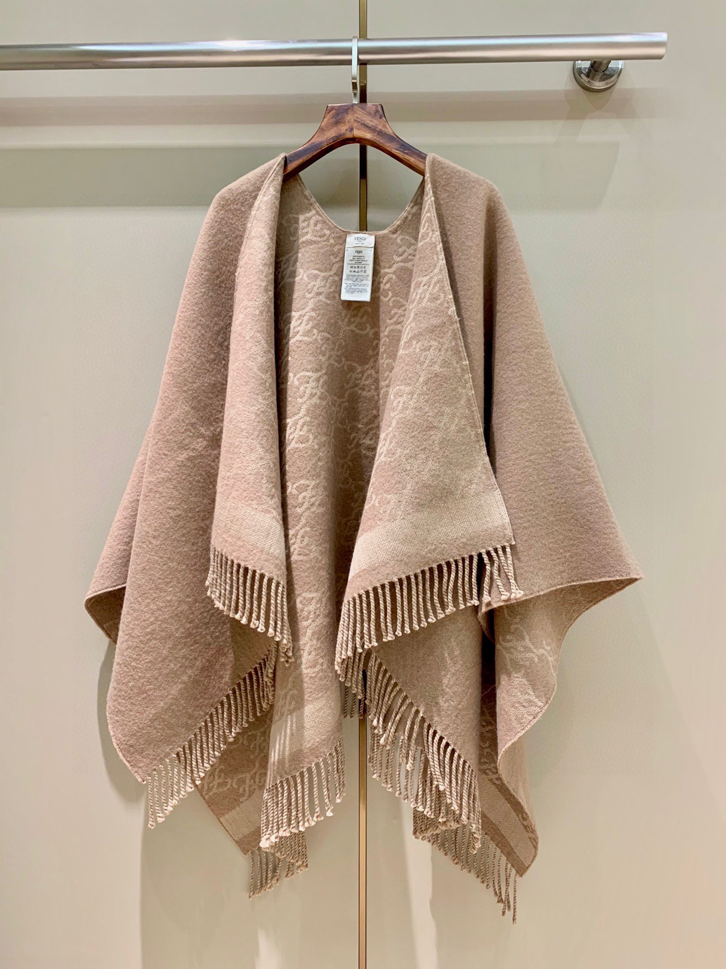 펜디 FENDI 케이 프 145*155cm