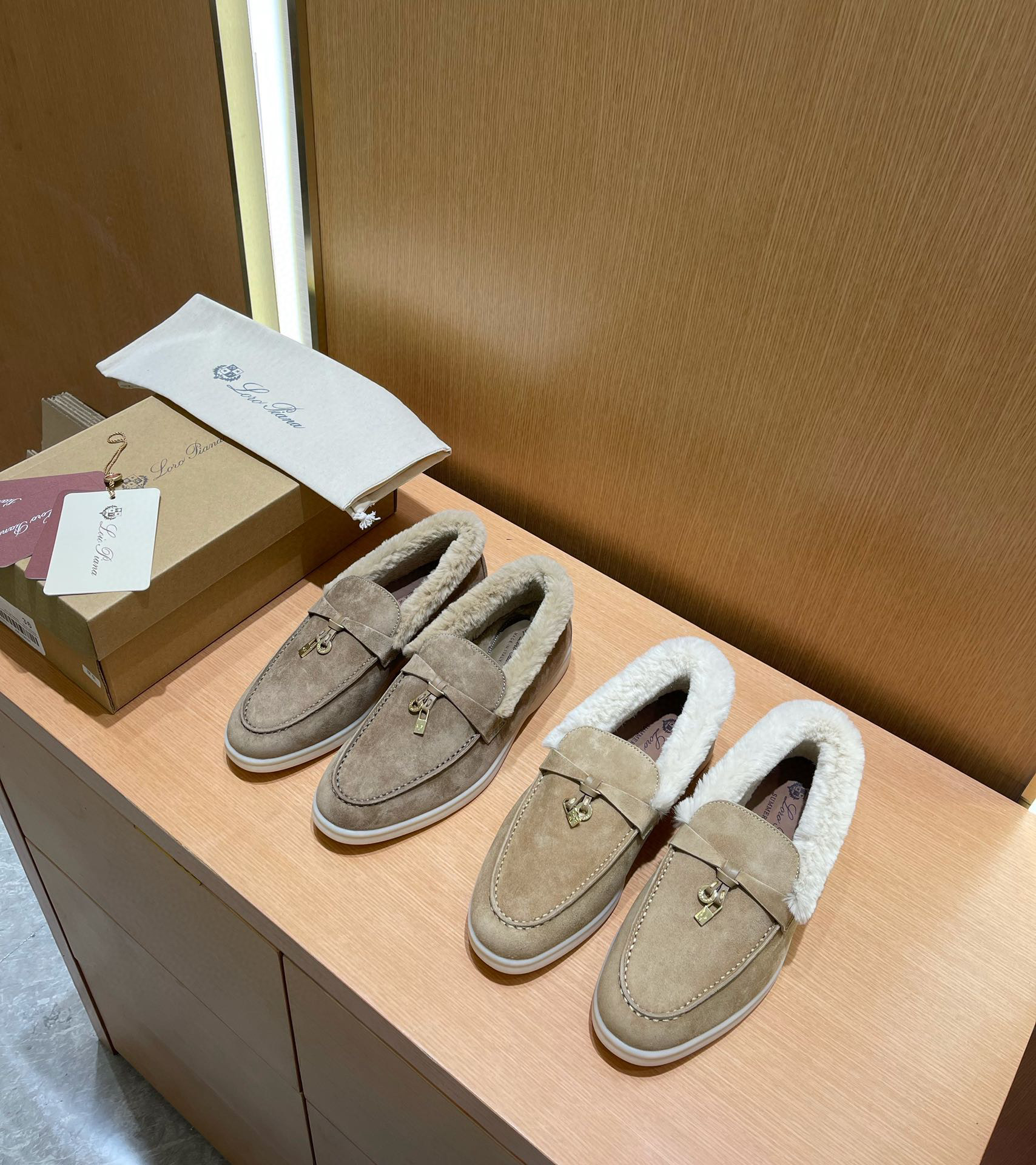 로로피아나 Loro Piana Summer Charms Walk 모카신  스웨이드 소재