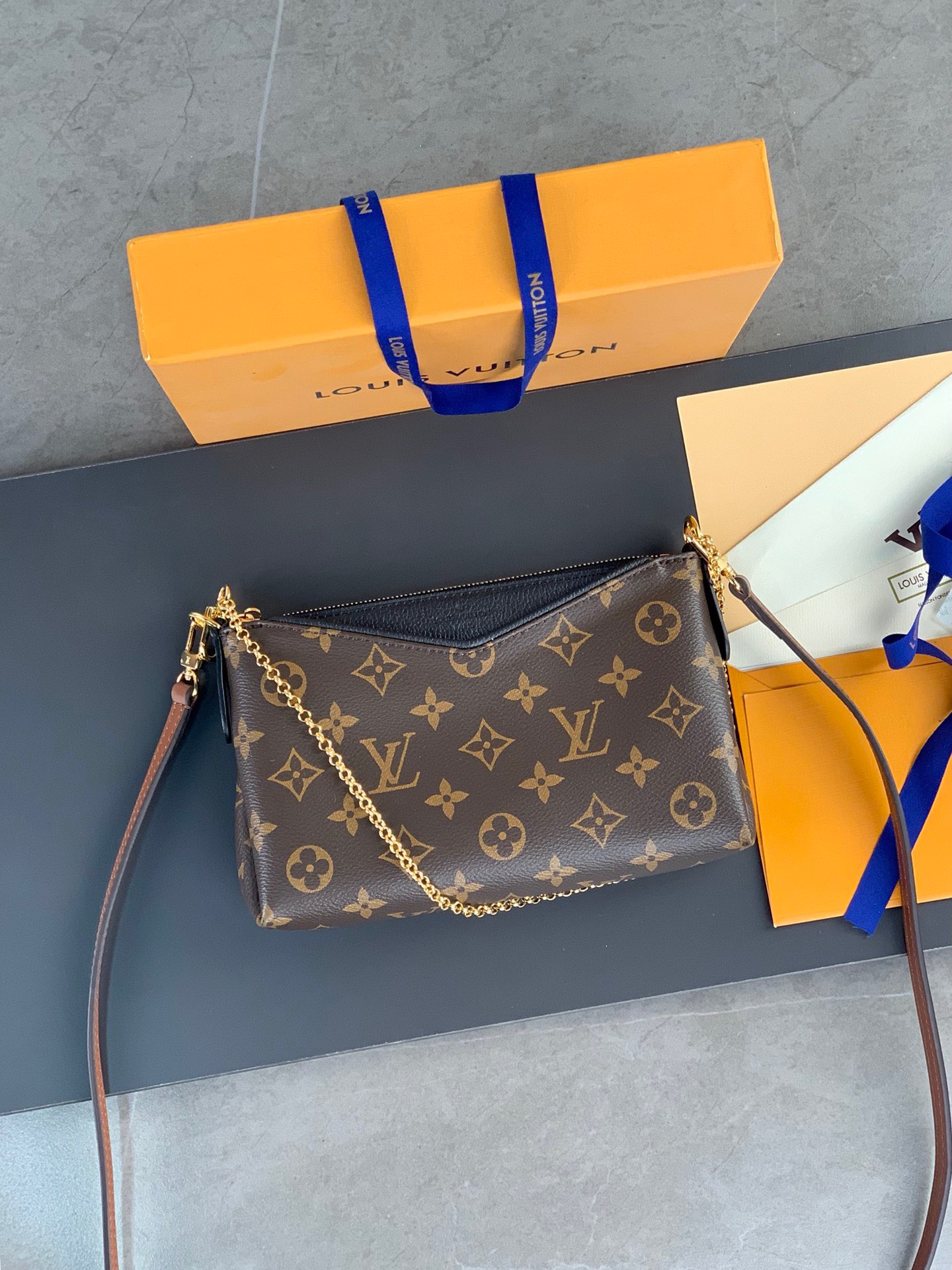 루이비통 Louis Vuitton 41638 숄더백 23CM