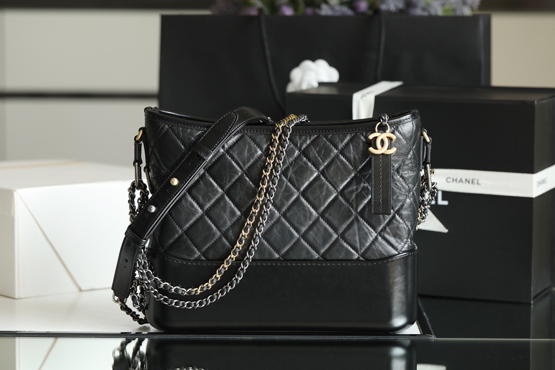 샤넬 CHANEL 숄더백 미디엄  28CM