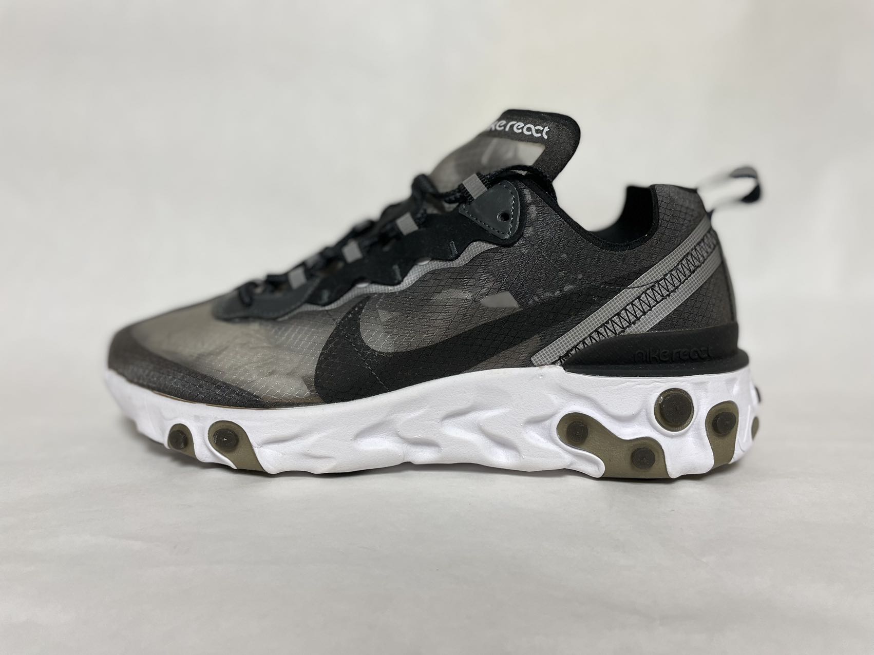 (국내 도착) (265) 나이키 리액트 엘리먼트 87 앤트러사이트 블랙 AQ1090-001