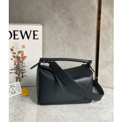 로에베 Loewe 크로스 백  24CM