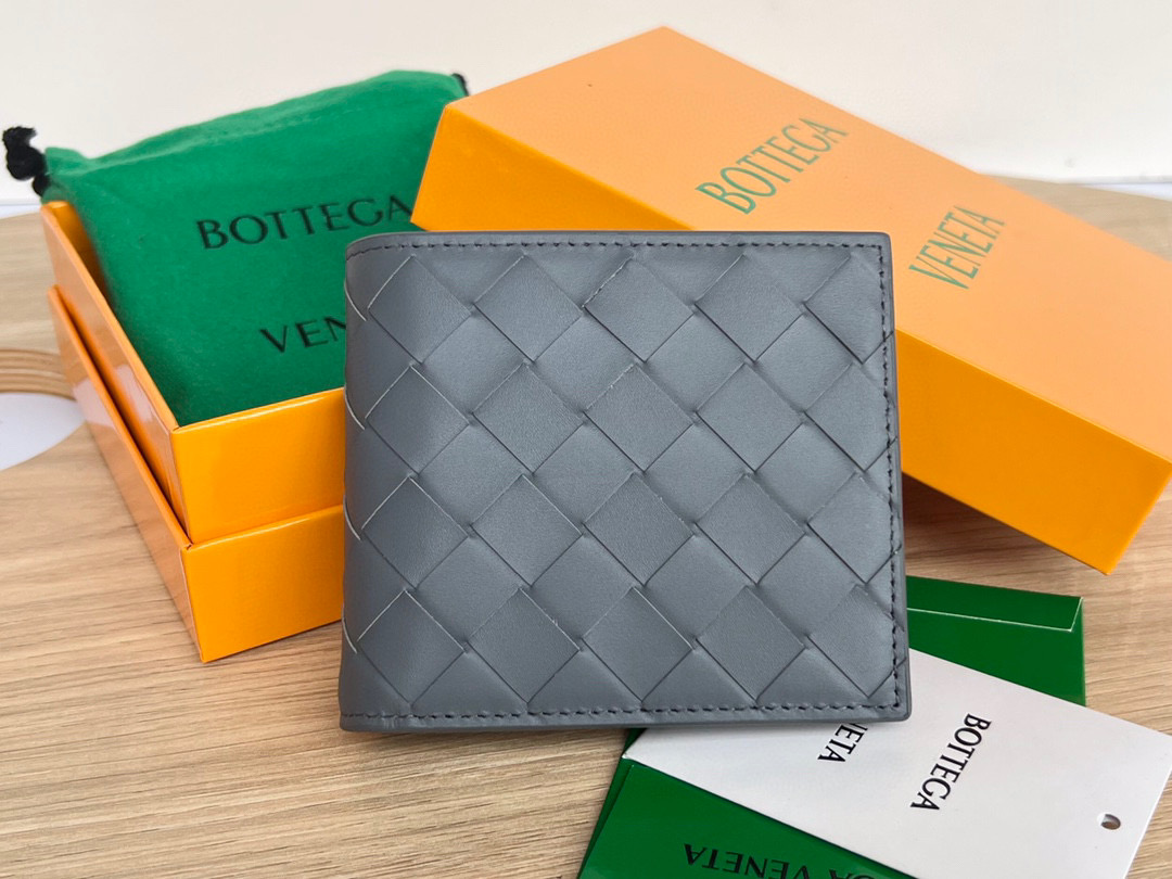  보테가 베네타 Bottega Veneta Bi-Fold Wallet 반지갑 605721