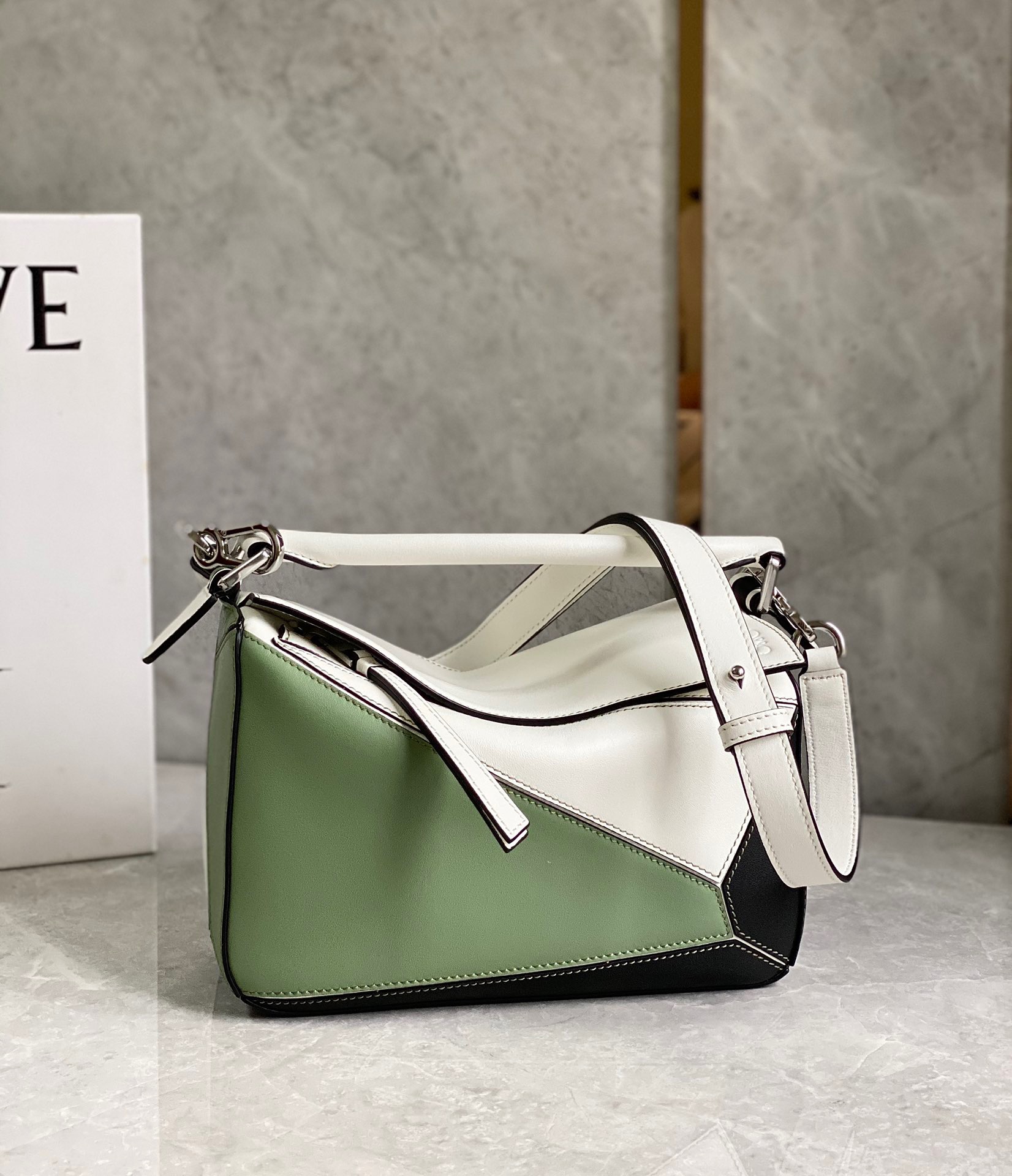 로에베 Loewe 크로스 백 24CM