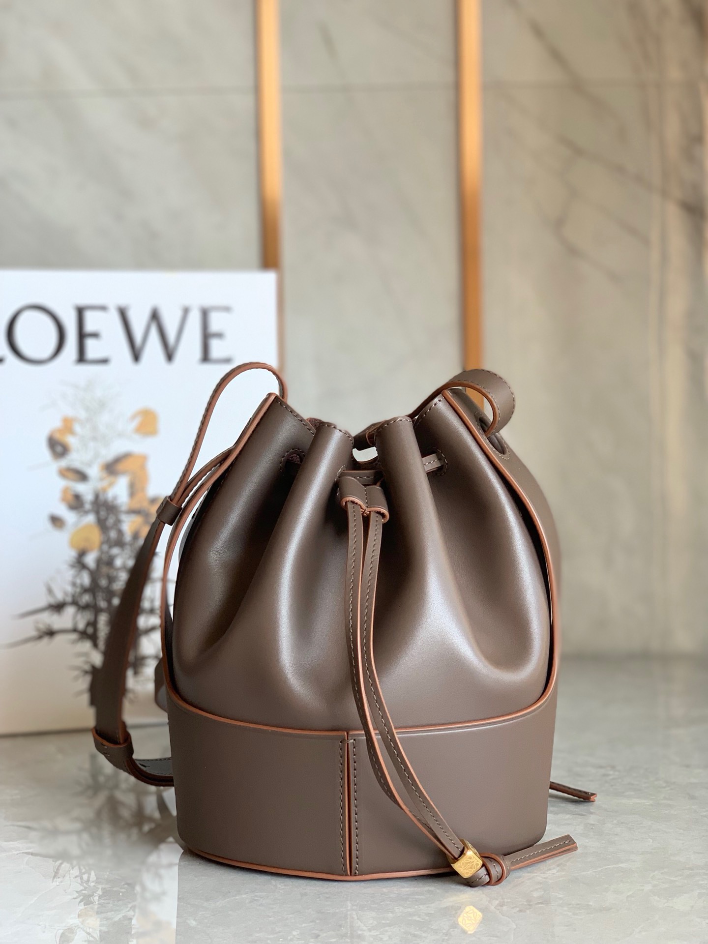 로에베 Loewe 버킷 백 25CM