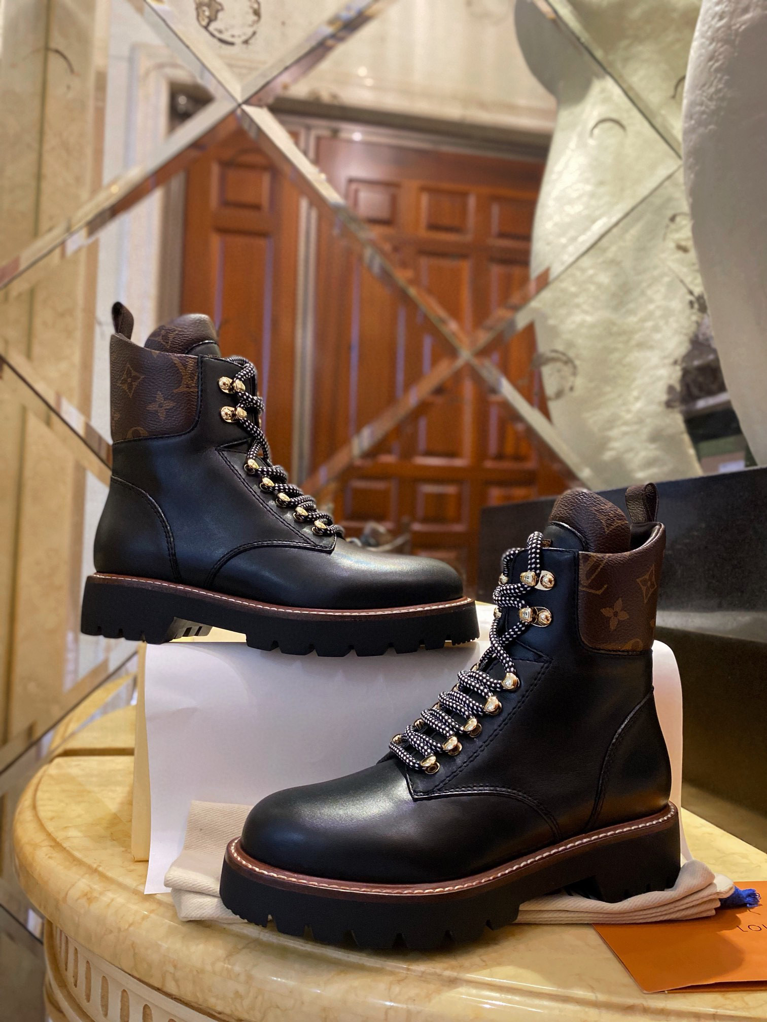 루이비통 Louis Vuitton 마틴 부츠