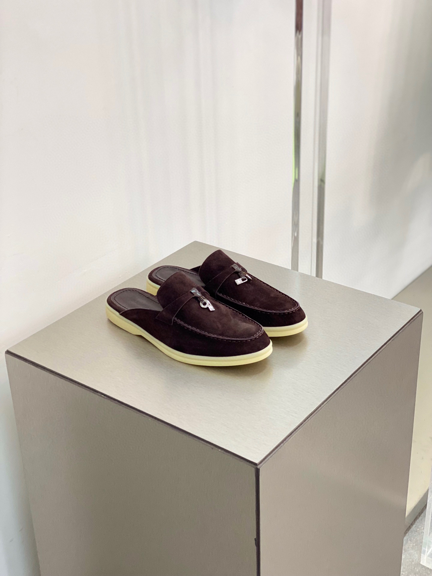 로로피아나 Loro Piana Babouche Charms Walk 모카신