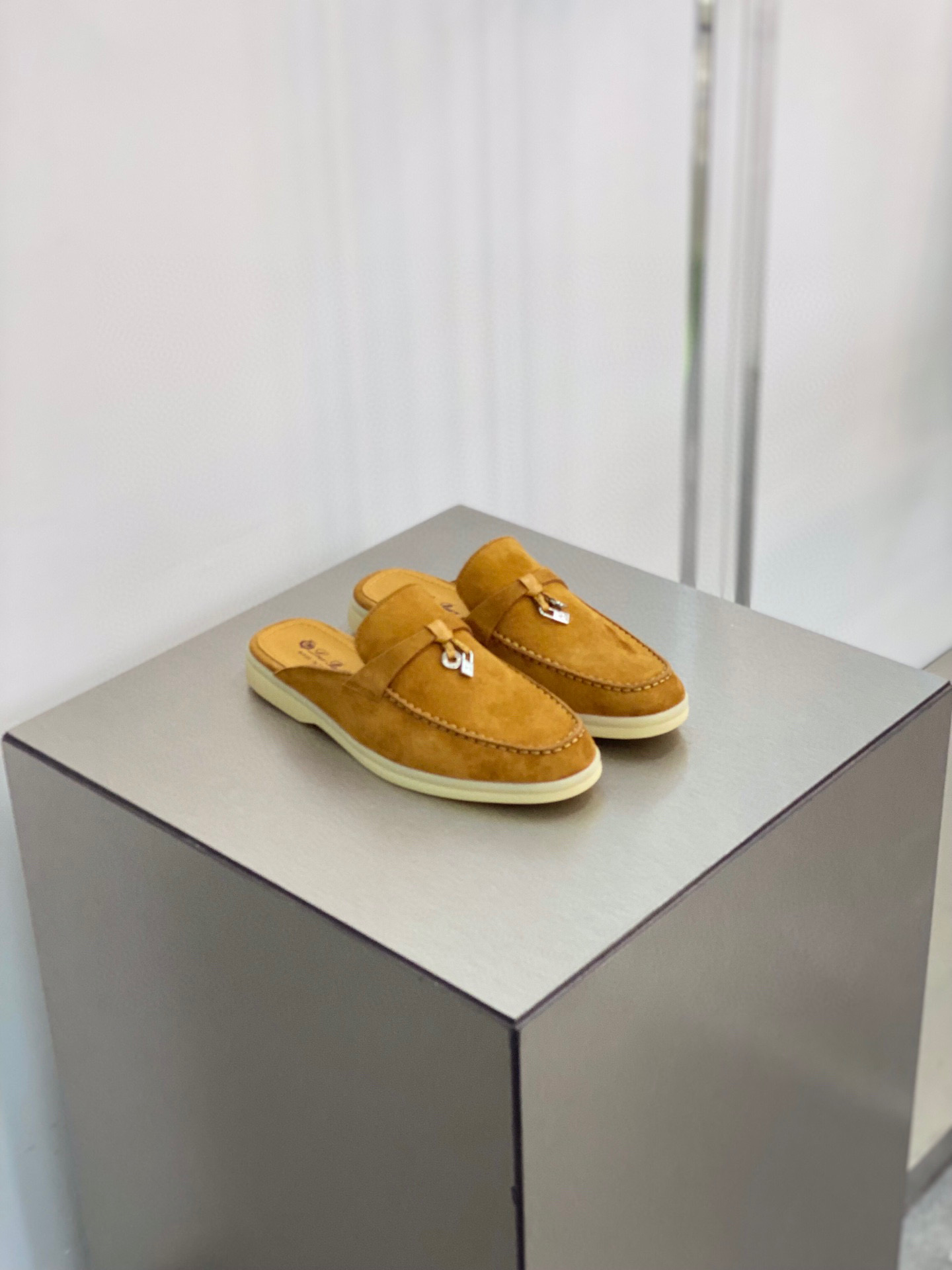 로로피아나 Loro Piana Babouche Charms Walk 모카신