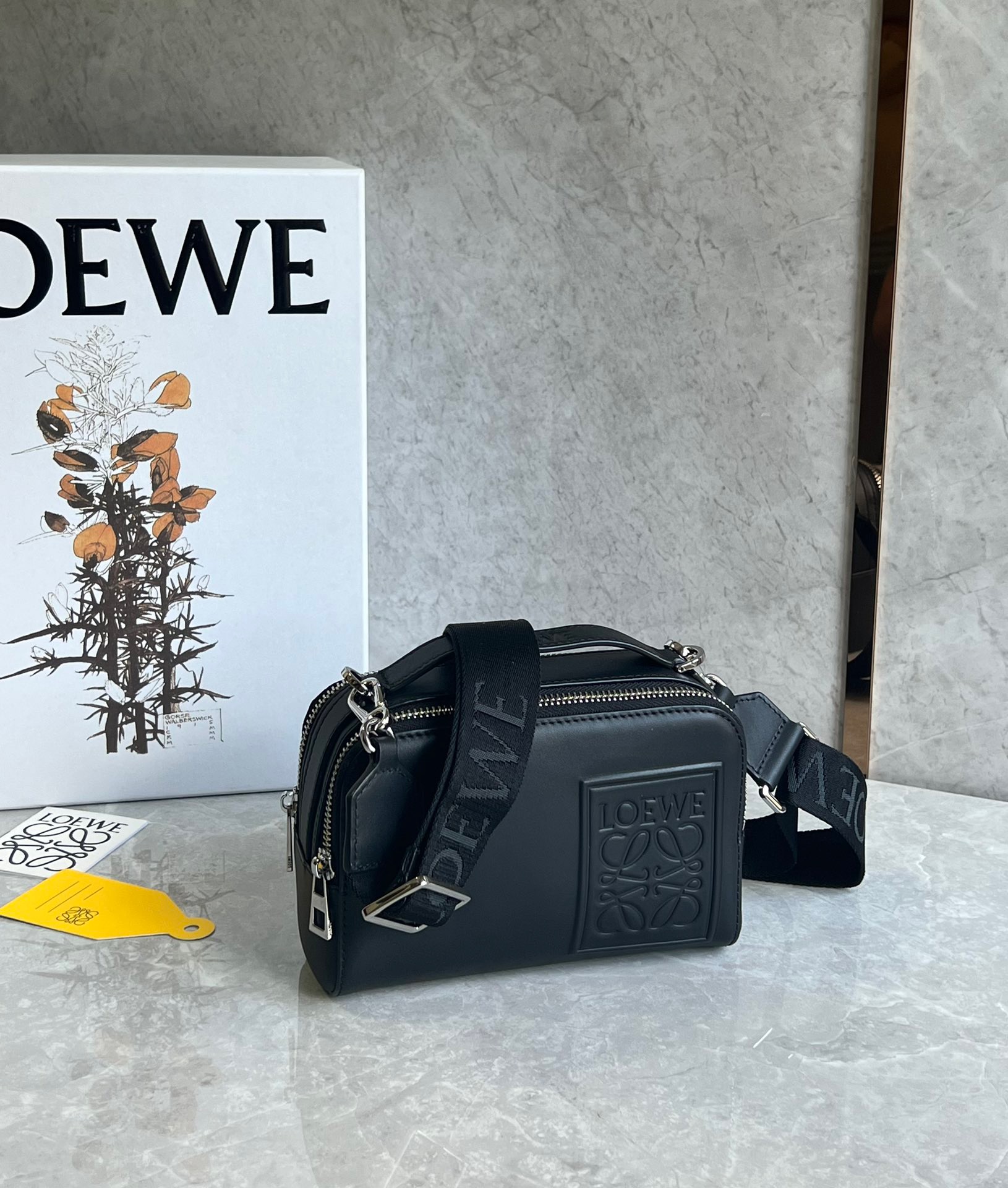 로에베 Loewe 숄더백 18CM