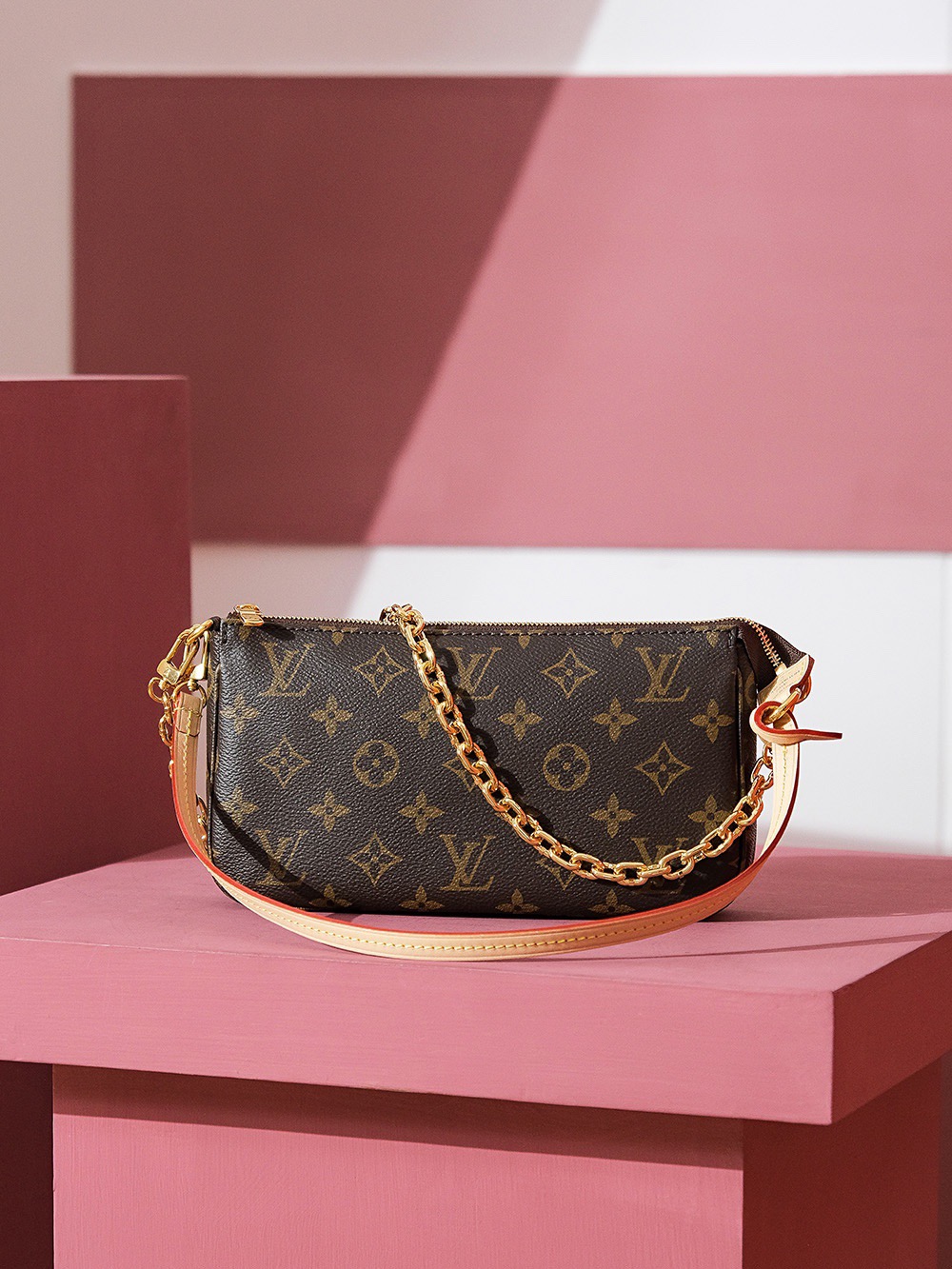 루이비통 Louis Vuitton pochette accessoires  82766 숄더백 23.5CM