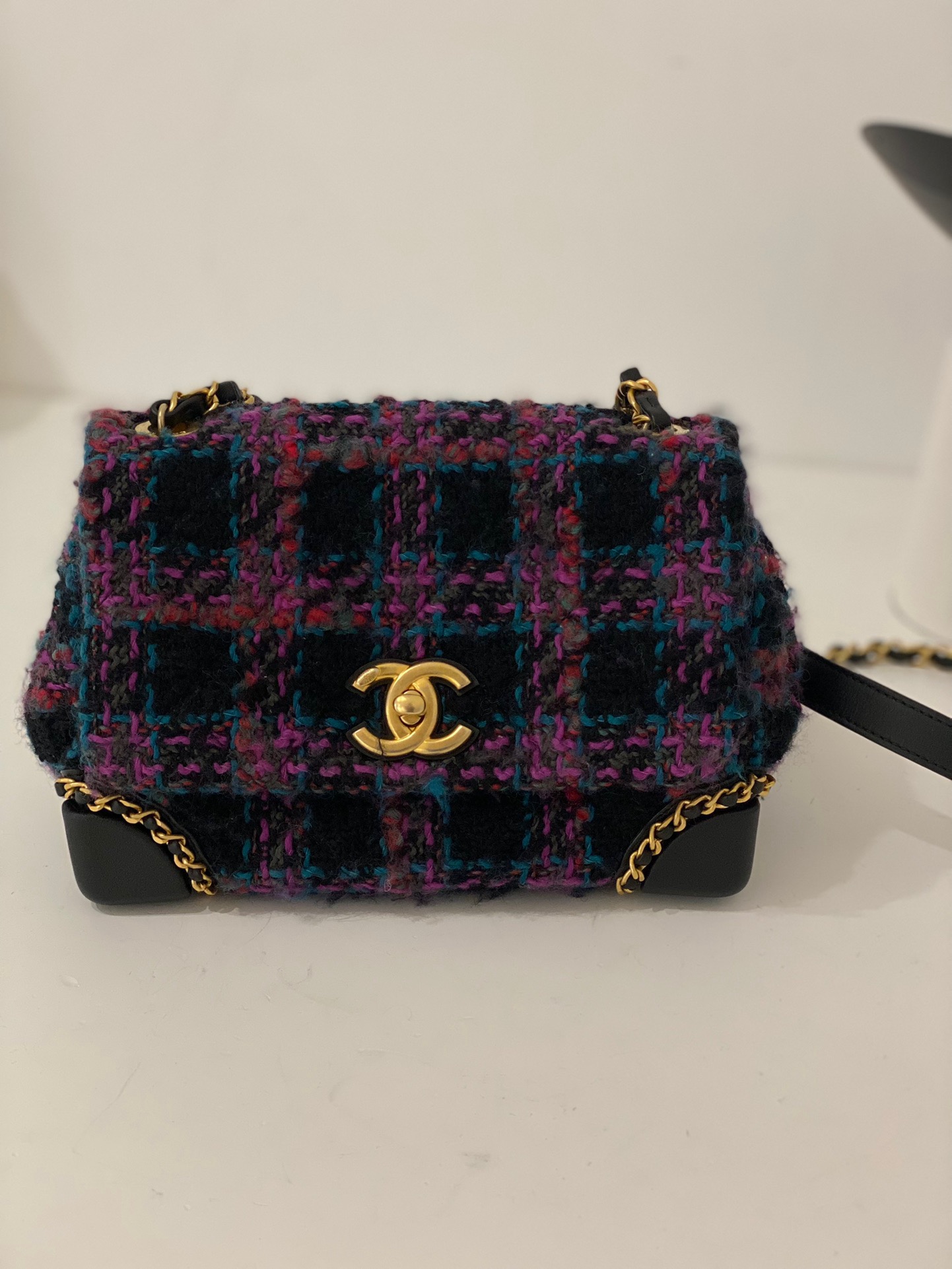 샤넬 CHANEL AS3572 22K 크로스 백  & 골드 코랄 20CM