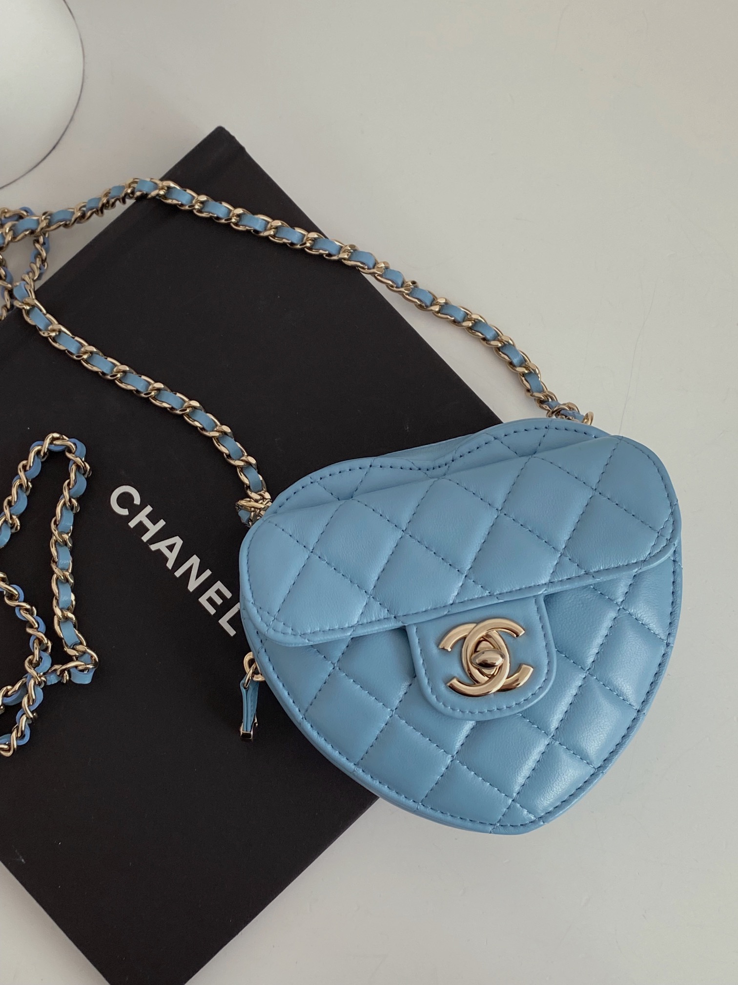 샤넬 CHANEL AP2787 22SS 하트 벨트백  & 골드 코랄 12CM