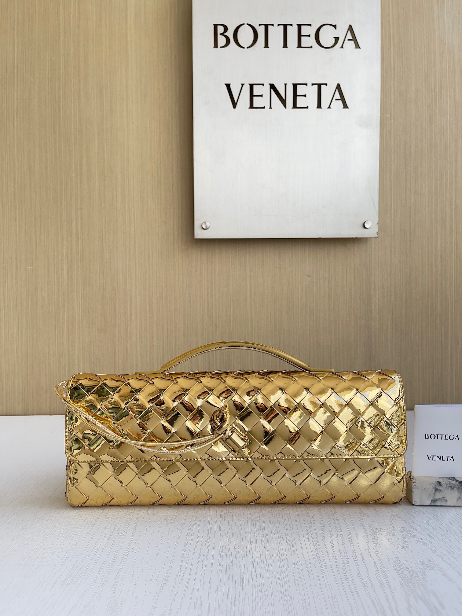 보테가베네타 Bottega Veneta 롱 핸들 클러치 Clutch Andiamo 741511