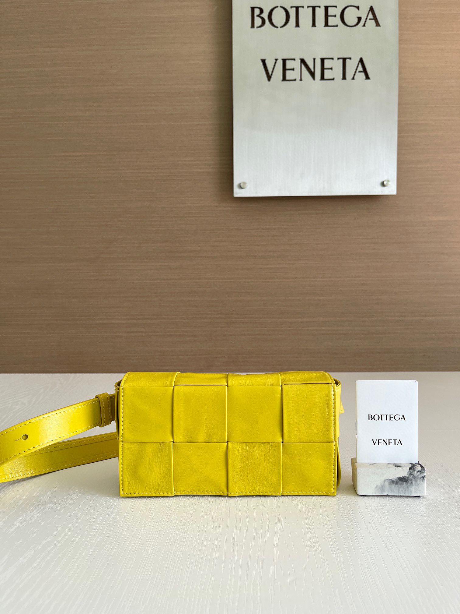 보테가베네타 Bottega Veneta 카세트 벨트 백 Cassette 651053