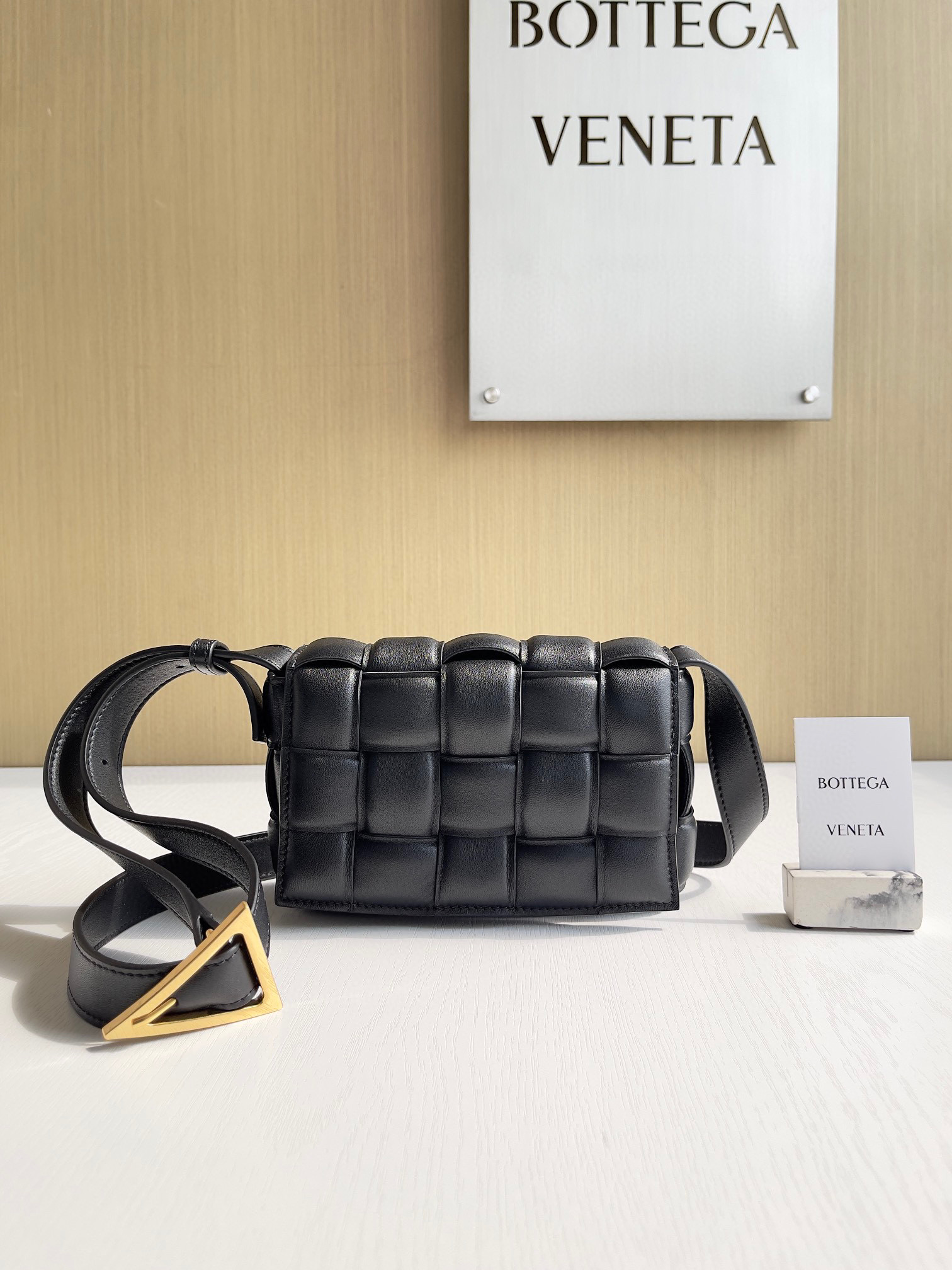 보테가 베네타 Bottega Veneta 스몰 패디드 카세트 mini Cassette 717506