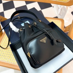 프라다 Prada 1BH038 버킷 백 22.5CM