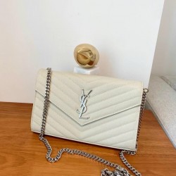 생로랑 Saint laurent/YSL 377828 그랑 드 뿌드르 엠보스드 레더 카산드라 마틀라세 체인 지갑 22CM