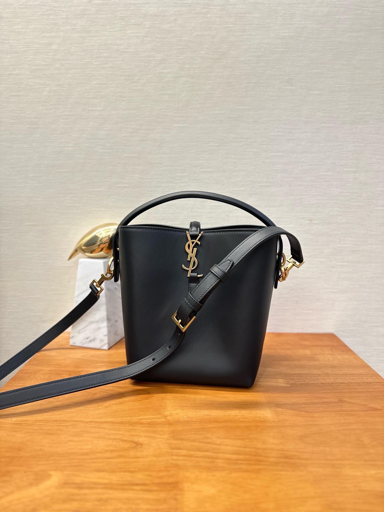 생로랑 Saint laurent/YSL 749036 르 37 스몰 샤이니 레더 블랙 20CM