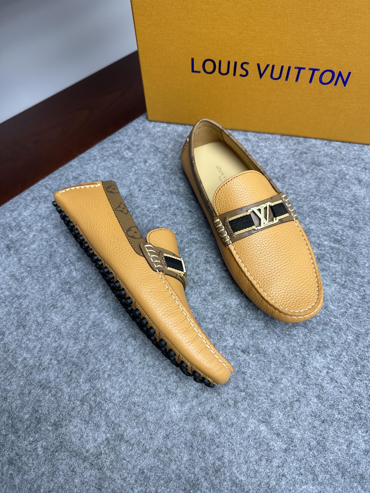 루이비통 Louis Vuitton 로퍼