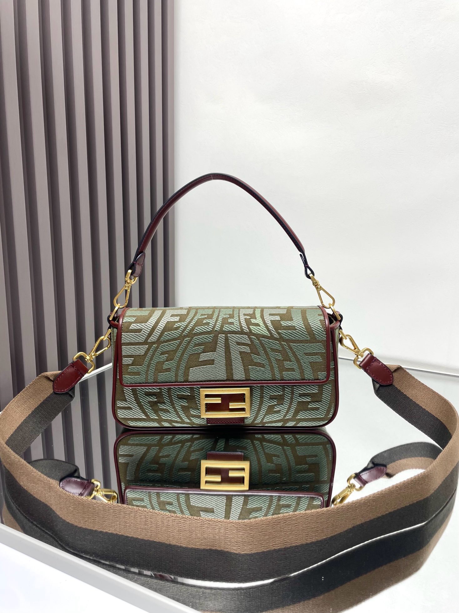 펜디 FENDI Baguette 0159B89 크로스 백 26CM