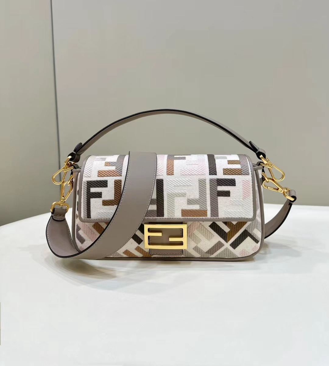 펜디 FENDI Baguette 0159 크로스 백 27CM