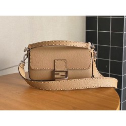 펜디 FENDI Baguette 600 크로스 백 26CM