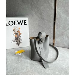 로에베 Loewe Pebble 버킷 백  16CM