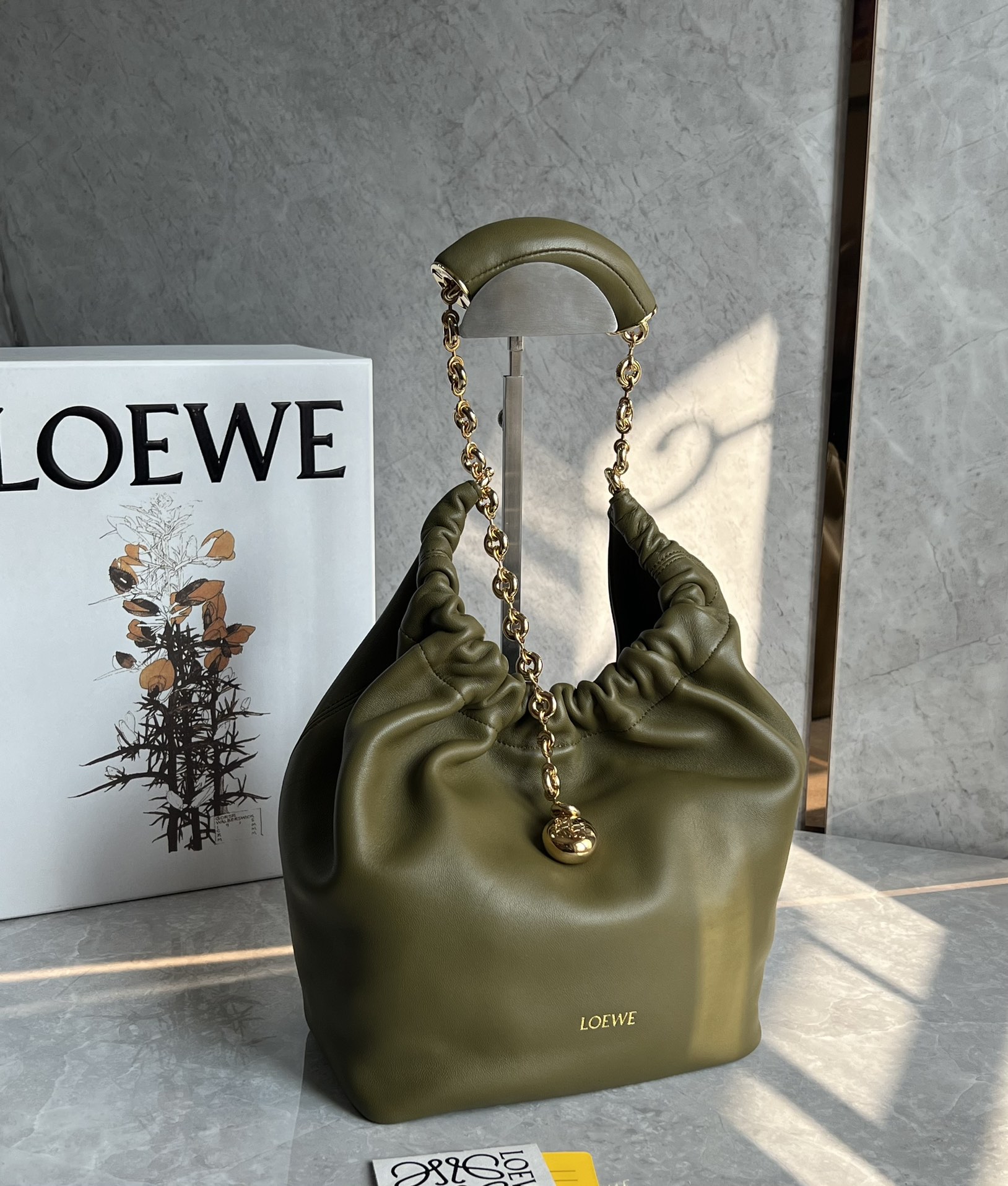 로에베 Loewe Squeeze 숄더백  29.5CM