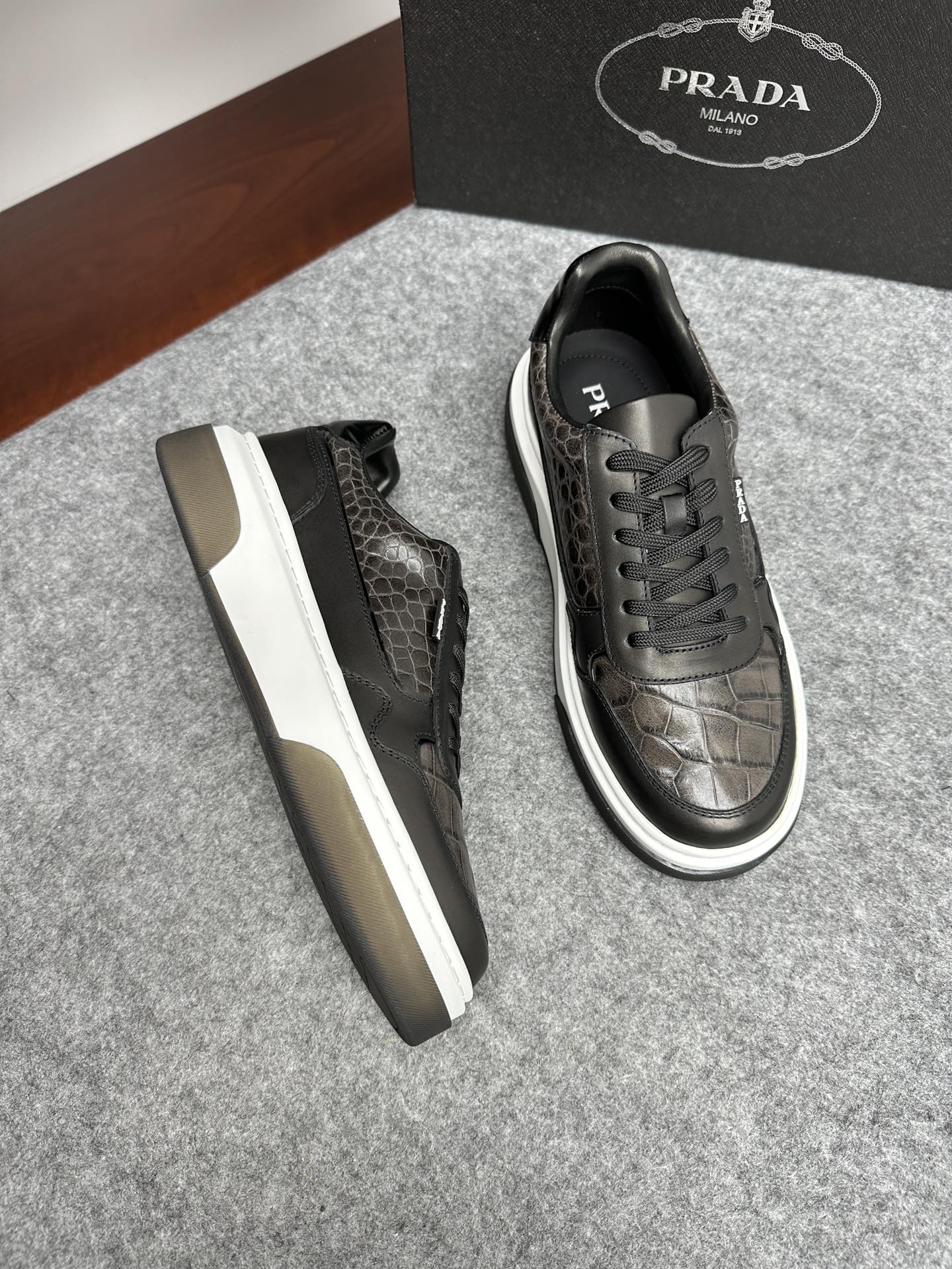 프라다 Prada 스니커즈