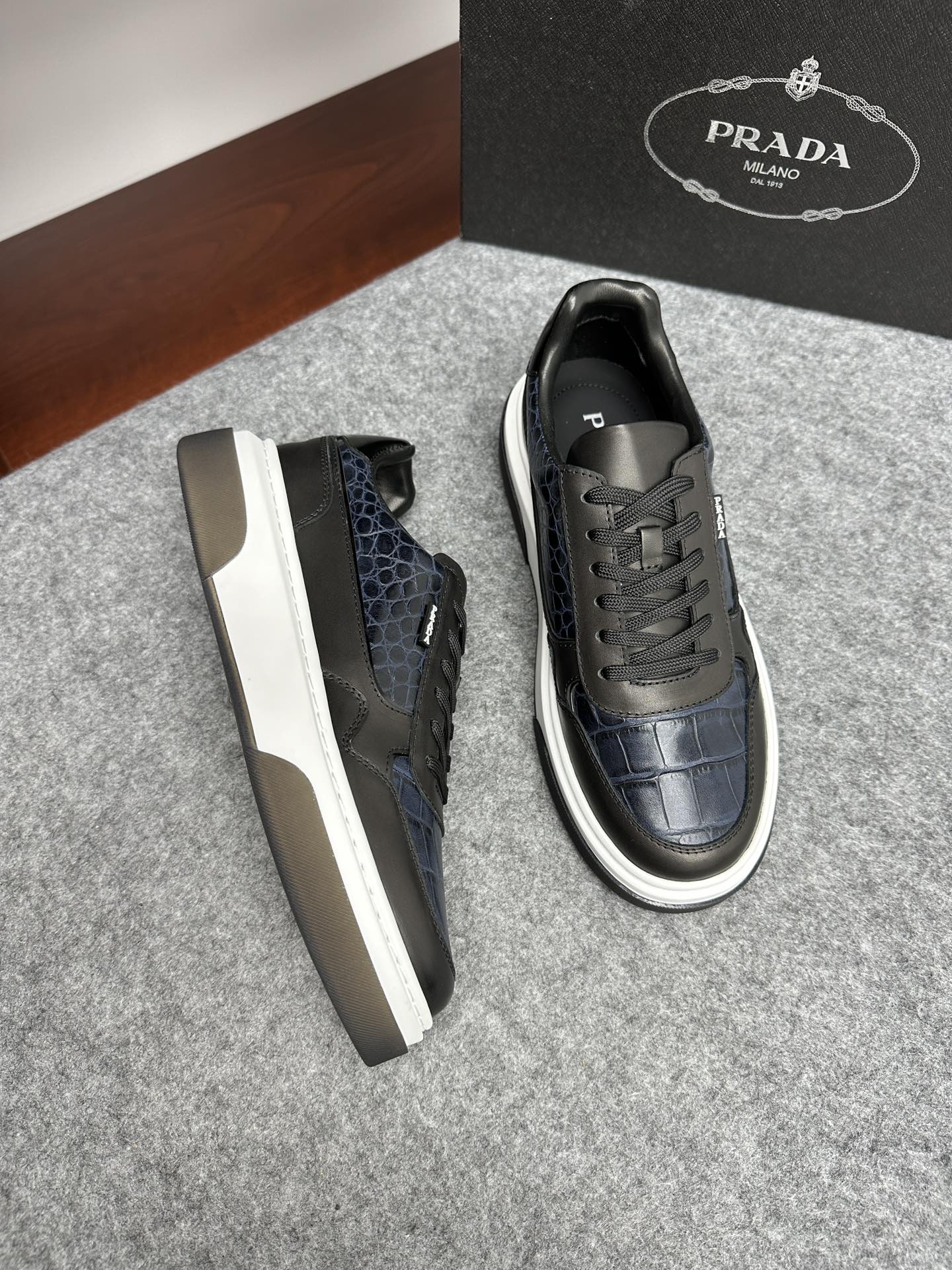 프라다 Prada 스니커즈