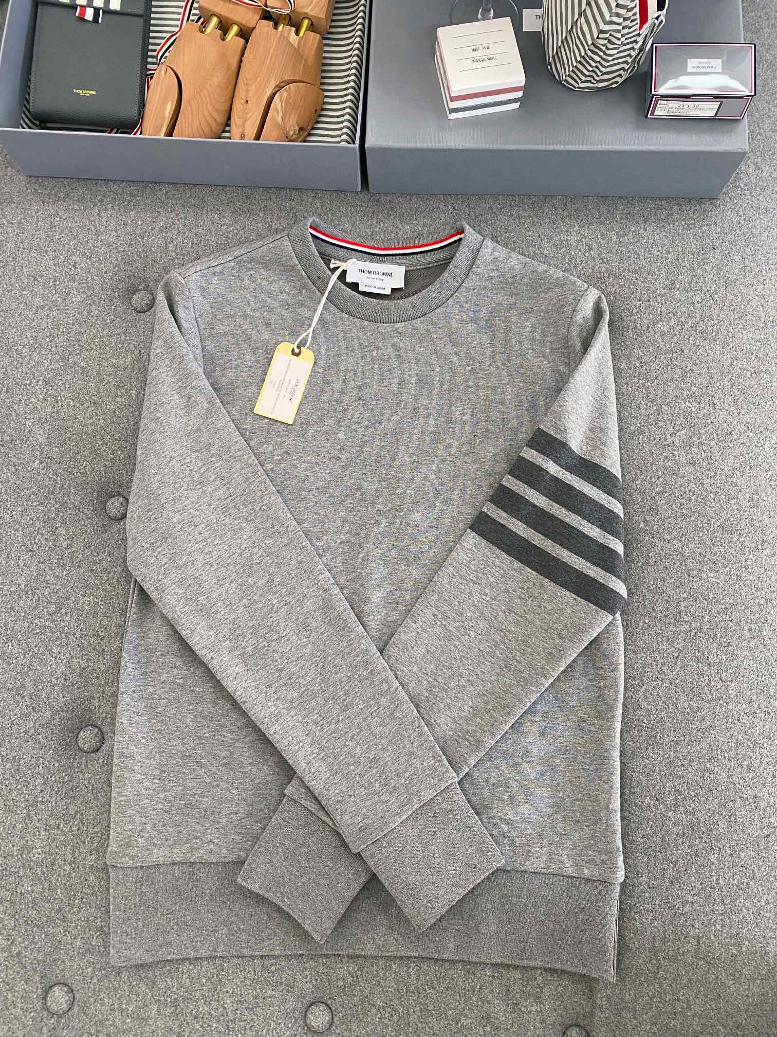 톰브라운 Thom Browne 라운드 맨투맨