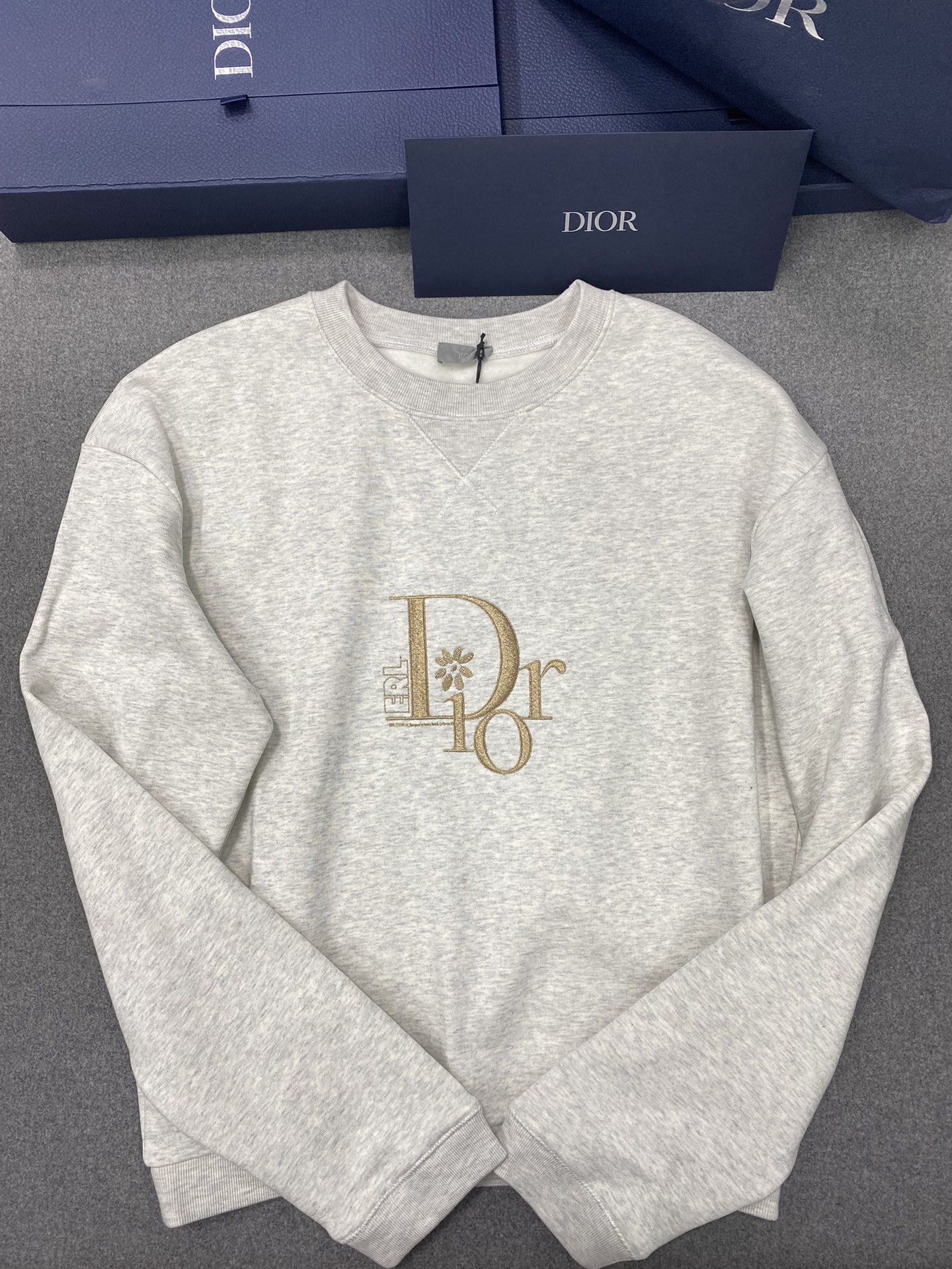 디올 DIOR 라운드 맨투맨