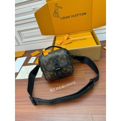 루이비통 Louis Vuitton 46973 Quest 크로스 백 18CM