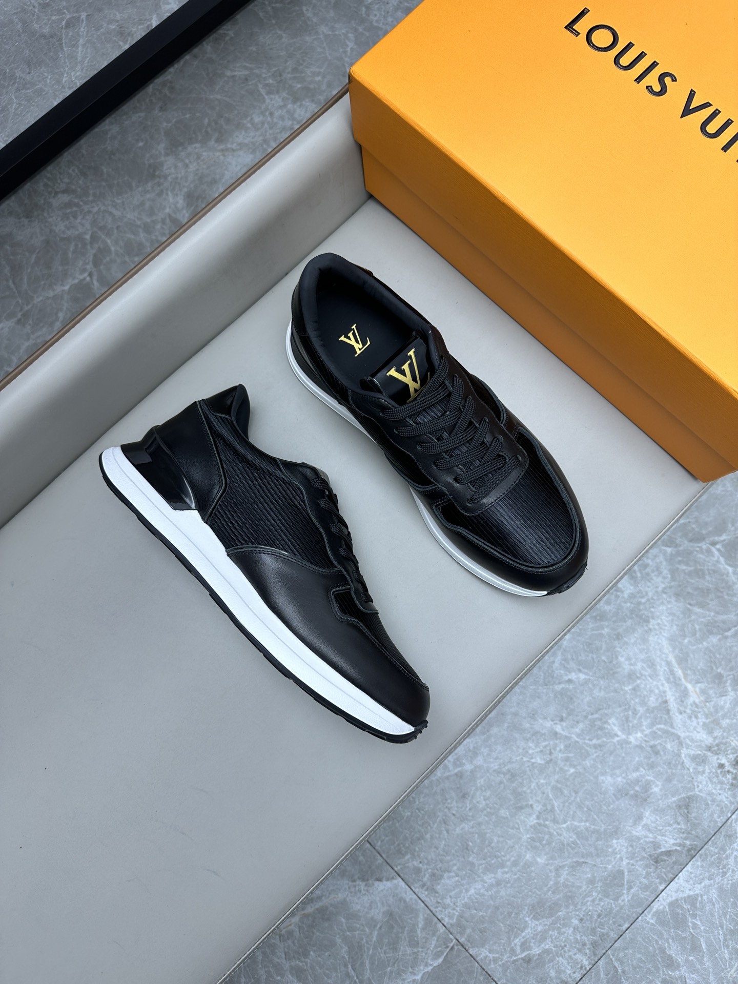 루이비통 Louis Vuitton 스니커즈