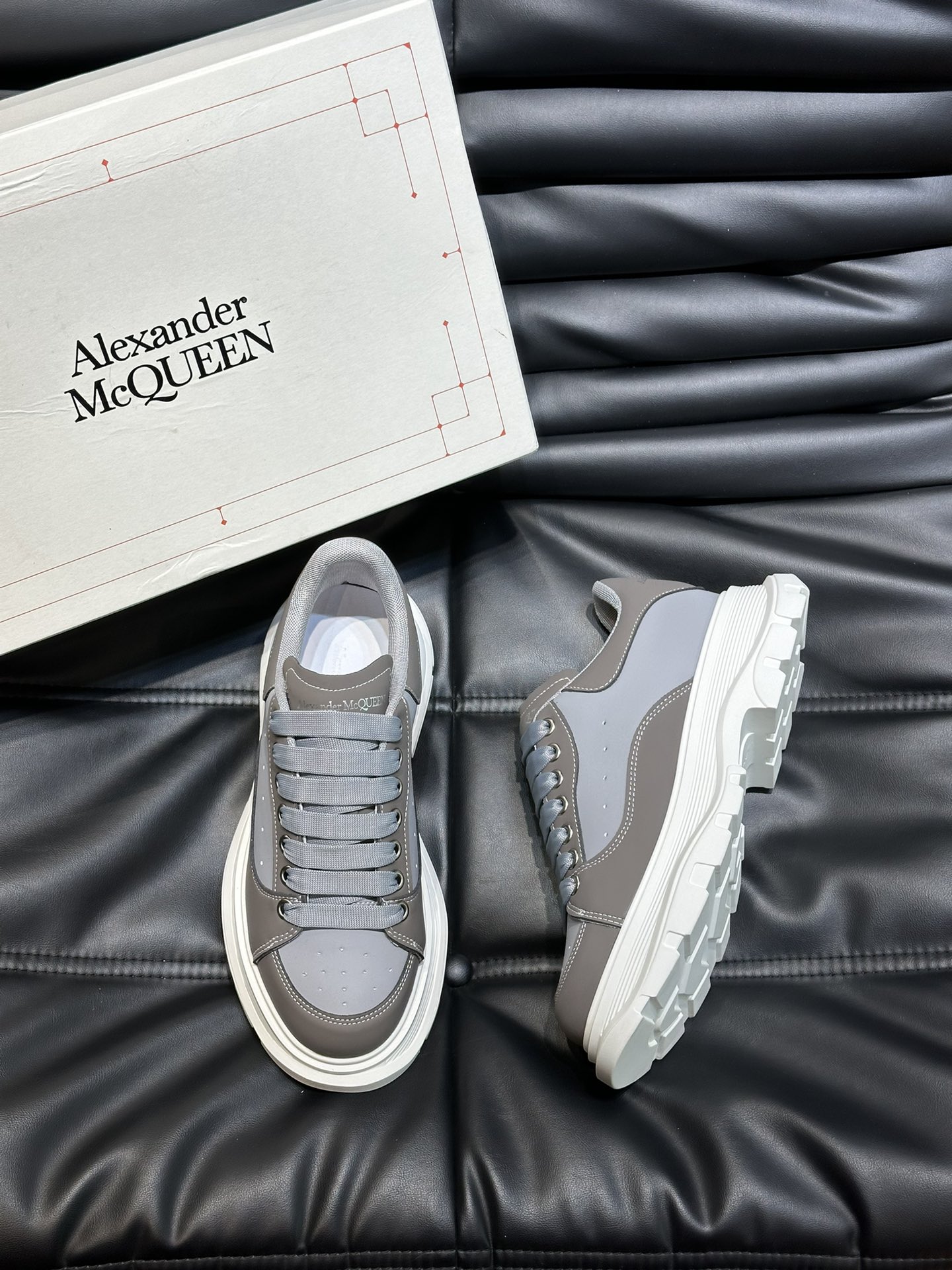 Alexander McQueen 스니커즈