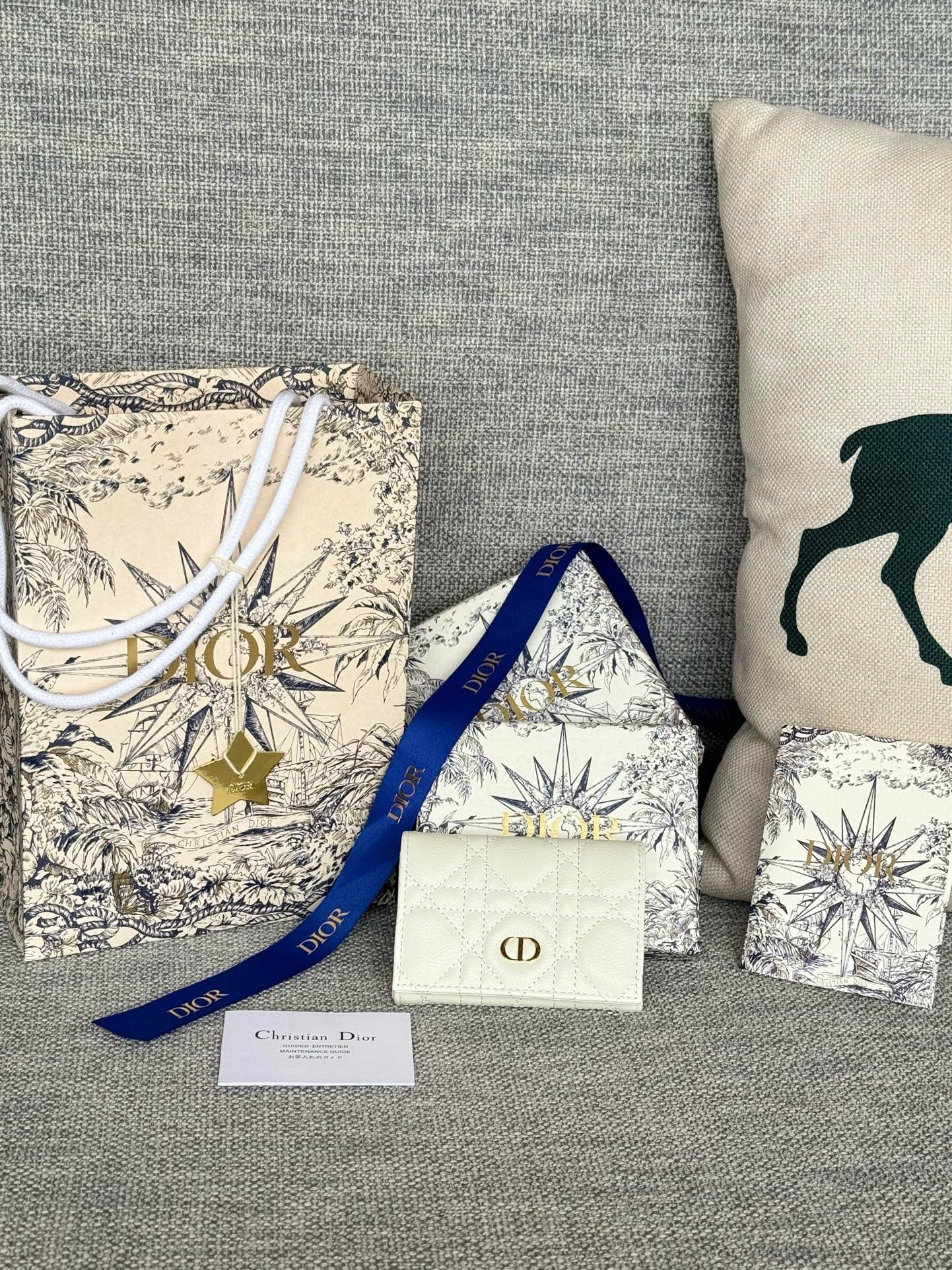 디올 Dior 30 Montaigne Glycine S5132UWHC-M30G 동전지갑 11CM