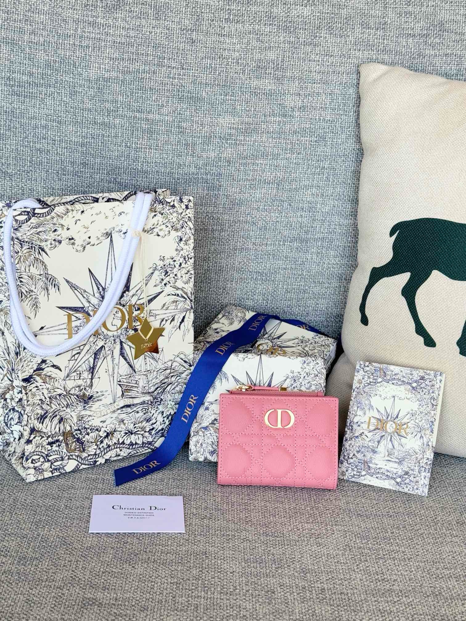 디올 Dior Caro Dahlia S5173UBHZ-M928 지갑 11.5CM