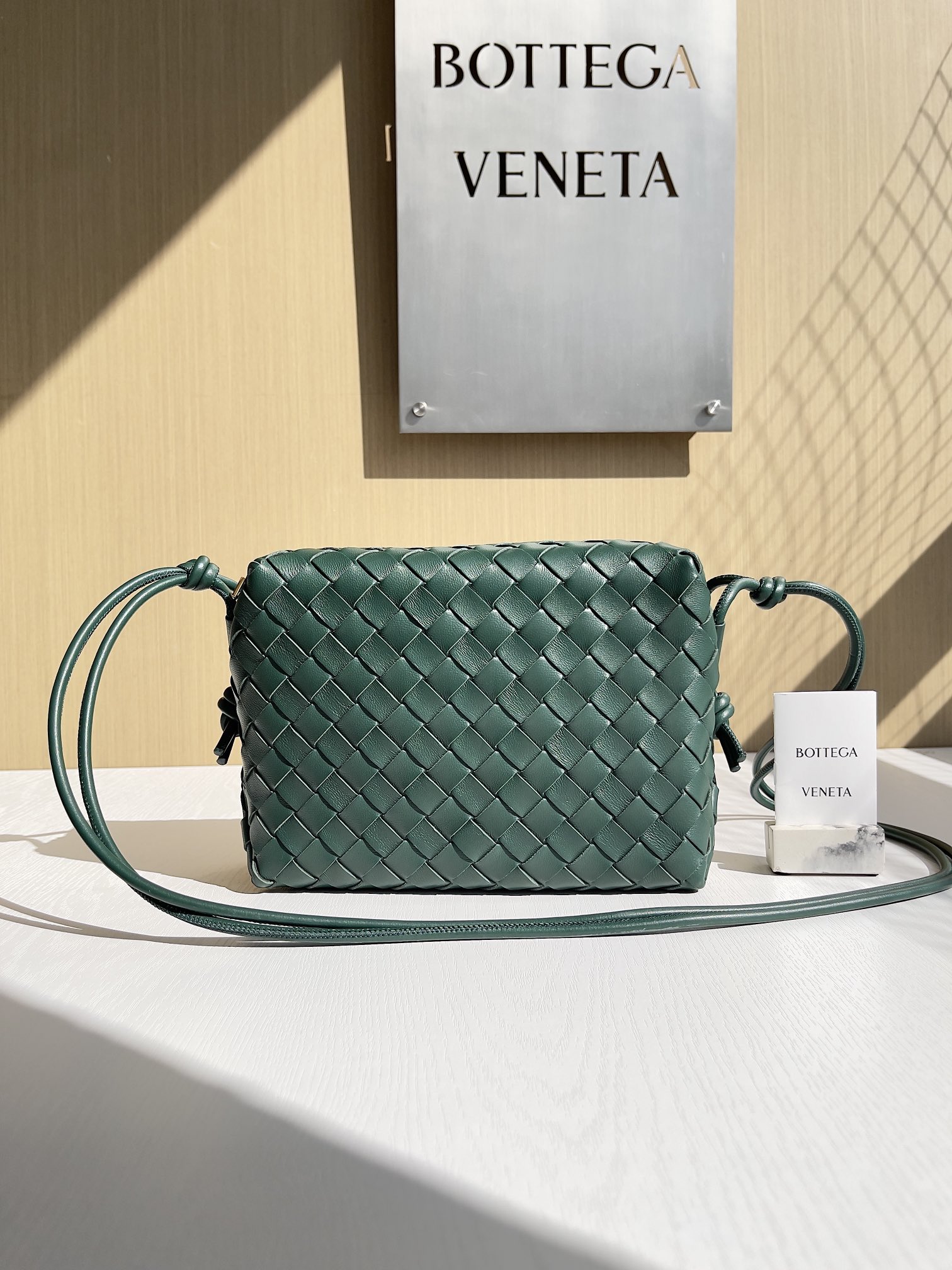 보테가베네타 Bottega Veneta Loop 680255