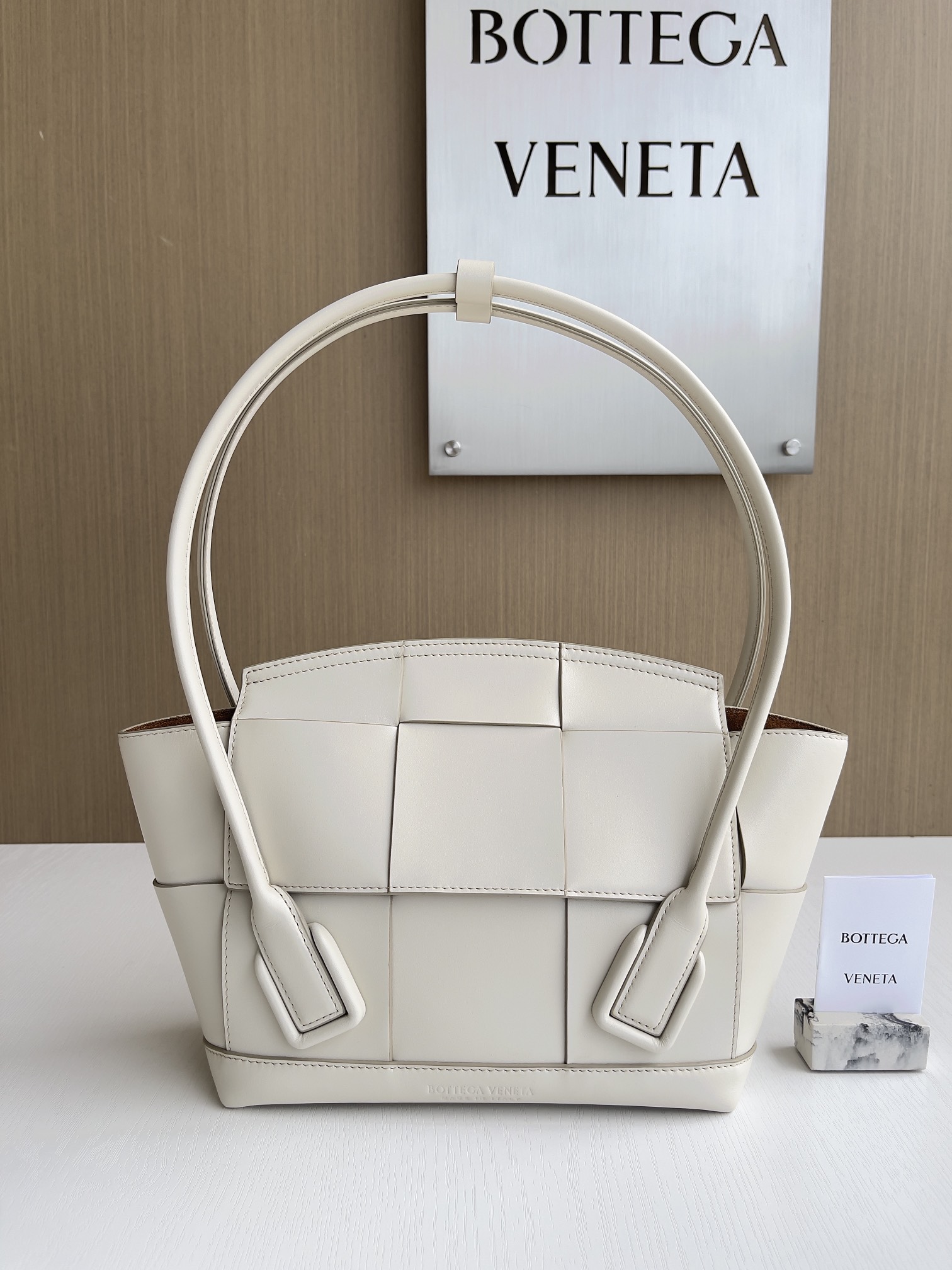 보테가베네타 Bottega Veneta Arco 575943 33cm