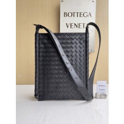 보테가 베네타 Bottega Veneta Flat Loop 크로스 백 776204