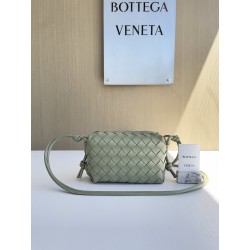 보테가베네타 Bottega Veneta Loop 680254